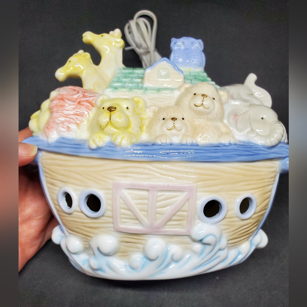 Cosmos Gifts Noah's Ark Night Light - Picture 16 of 16